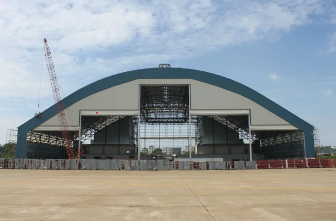 Custom-designed pre manufactured steel hangar with large clear-span steel structure